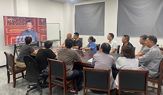 江海润液公司组织全体员工观看抗战胜利80周年阅兵，激发爱国情怀和创新动力